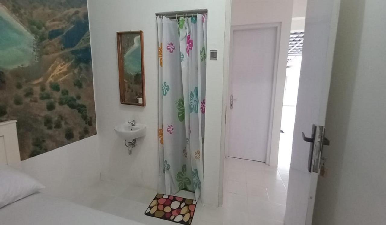 Oyo 90974 Homestay Golo Koe Sejahtera Labuan Bajo Exterior photo