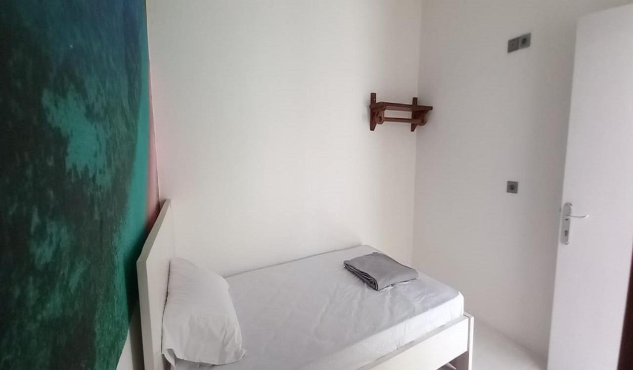 Oyo 90974 Homestay Golo Koe Sejahtera Labuan Bajo Exterior photo